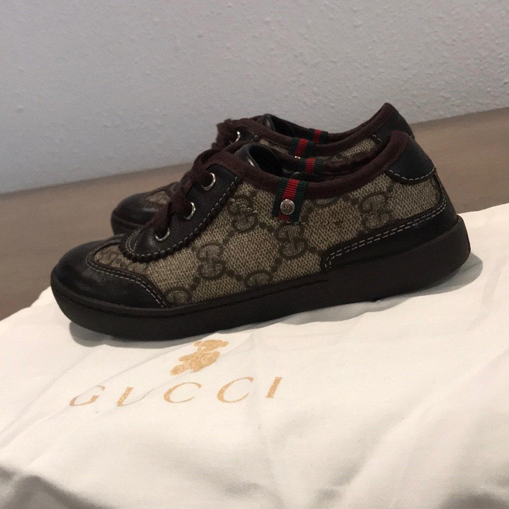 Authentic Gucci Signature toddler sneakers 8 E 25